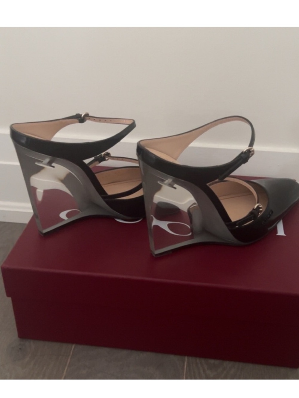 Gucci Black Patent Leather Pointed Mary-Jane Mules with Clear Block Heel - Picture 5 of 11